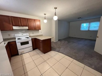 1 White St unit B, Thomasville, NC 27360 - photo 4