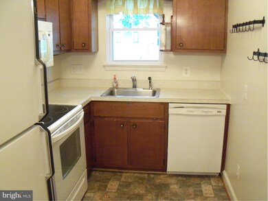 8249 Wycliffe Ct, Manassas, VA 20109 - photo 7