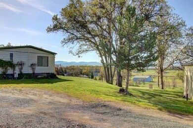 11126 Agate Rd, Eagle Point, OR 97524 - photo 4