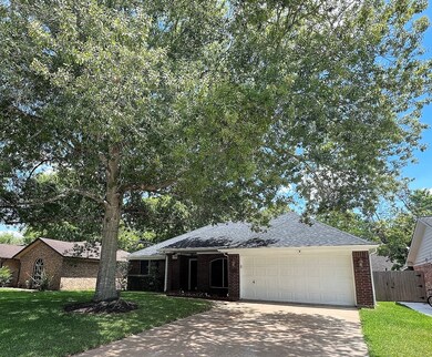 3835 Jasmine Dr, Alvin, TX 77511 - photo 2