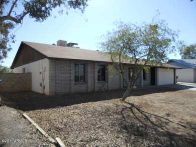 023-352528 front left