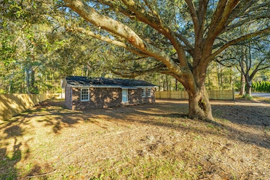 110EdgebrookRd003