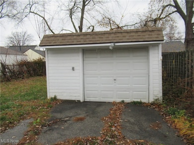 18712 Parkmount Ave, Cleveland, OH 44135 - photo 3