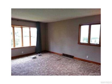 Dining Room HARDWOOD UNDER THE CARPET!