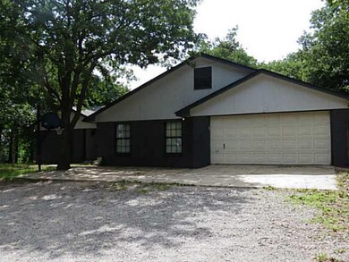 122 Tracye Dr, McLoud, OK 74851 - photo 2