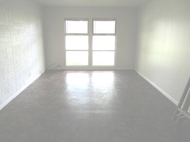 201 Butte Ln, Carpentersville, IL 60110 - photo 2