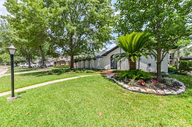 2318 Blue Water Ln, Houston, TX 77018 - photo 2