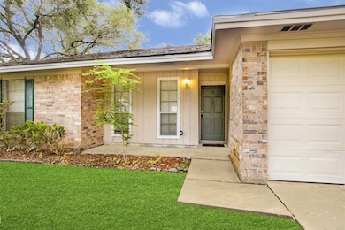 1723 Redwood Cir, Alvin, TX 77511 - photo 4