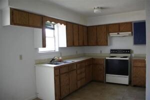 6 - Kitchen
