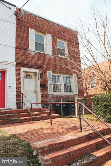 918 47th St NE, Washington, DC 20019 - photo 2