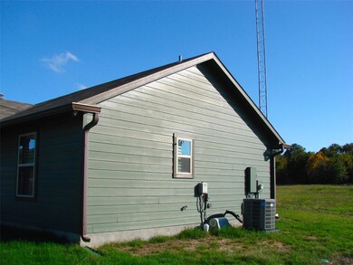 438 Hogan Ln, Whitesboro, TX 76273 - photo 4