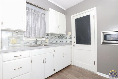 811 SW Randolph Ave, Topeka, KS 66606 - photo 6