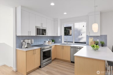 10738 Interlake Ave N, Seattle, WA 98133 - photo 3