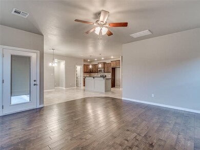 605 Beechwood Way, Moore, OK 73160 - photo 5