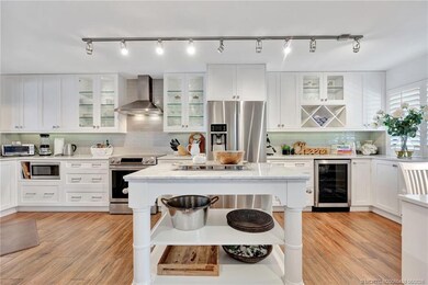 Fabulous Kitchen incl  Wine Cooler...