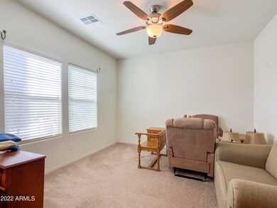 Bonus den/office/flex space