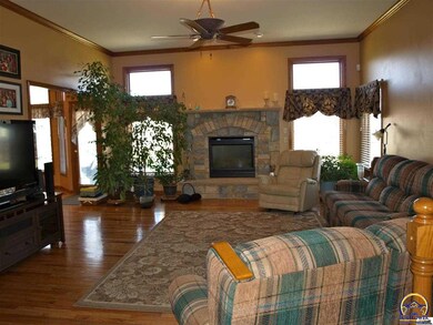 7702 SW 27th St, Topeka, KS 66614 - photo 6