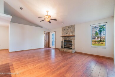 8155 Pineverde Ln, Jacksonville, FL 32244 - photo 4