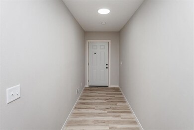 3308 Cambridge St, Des Moines, IA 50313 - photo 5