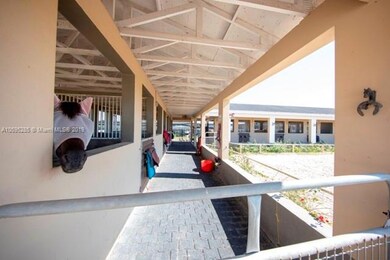 8 STALL BARN WITH TACK