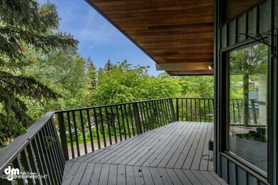 07-Living Room Balcony_ELI03184-Edit