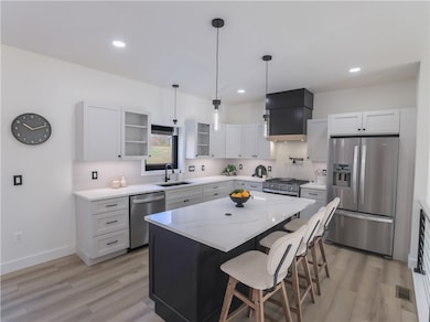 I usually don't wait till the 5th pic for a kitchen shot but, the living area/openness is just so amazing, I had to dedicate the 1st four photos to it.