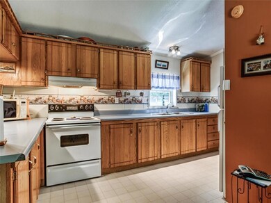 Nice layout and plenty of cabinet...