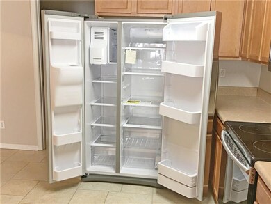 BRAND NEW REFRIDGERATOR W/ICEMAKER
