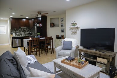 2252 W Lawrence Ave unit GARDEN, Chicago, IL 60625 - photo 4