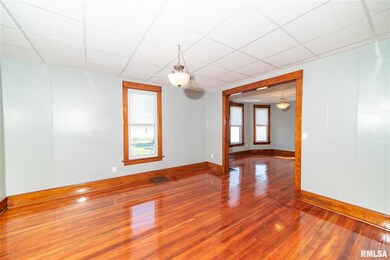 2127 Dixwell St, Davenport, IA 52802 - photo 4