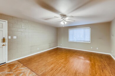 4-568520231-04 Living Room
