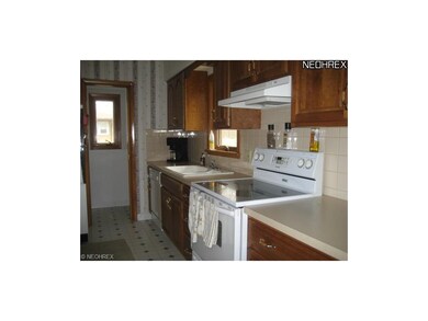 Beautiful raised panel Wooden Cabinets * excellent