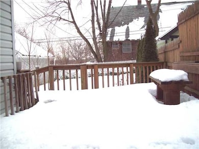 Patio/Deck Lovely deck and fully fenced yard
