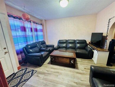 12140 Mitchell St, HamtraMcK, MI 48212 - photo 5