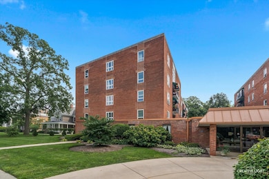 450 W Downer Place unit 4C, Aurora, IL 60506 - photo 2