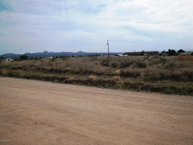 24850 N Mitchell Ln, Paulden, AZ 86334 - photo 4