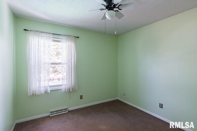 5505 Cedar St, Davenport, IA 52806 - photo 7
