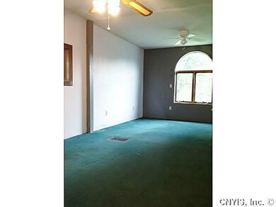 Master Bedroom. Large master bedroom overlooking b