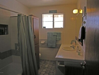 Hall Bath 3