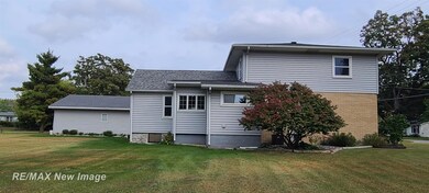 910 W Brady Rd, Chesaning, MI 48616 - photo 5