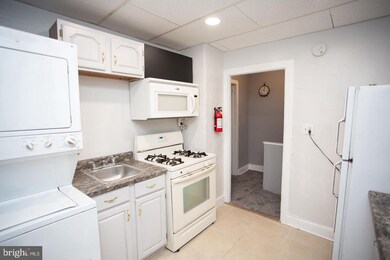 221 Warren St unit 1ST FLOOR, Gloucester City, NJ 08030 - photo 4