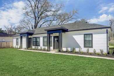 4802 Cruse Rd unit 1, Houston, TX 77016 - photo 2