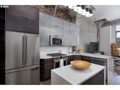 314 Columbia St, Hood River, OR 97031 - photo 6