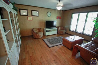 7609 SW Oxfordshire Rd, Topeka, KS 66614 - photo 2