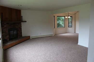 New carpet in living/dining areas