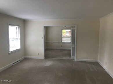 2302 Hardee Living room