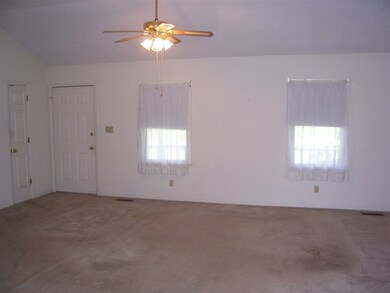 546 Morgan Dr, Gaffney, SC 29341 - photo 2