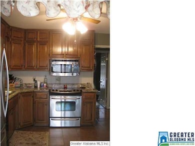 Look at all those cabinets. Stainless Steele appli