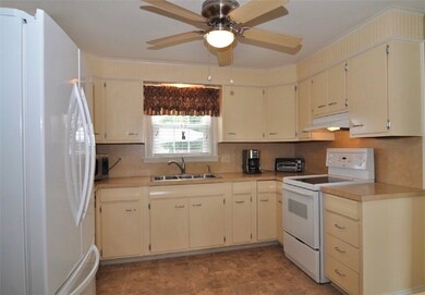 109 Chandler Ave, Cranston, RI 02910 - photo 4