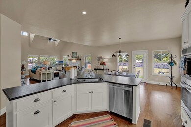 903 Hawthorn Ln, Fredericksburg, TX 78624 - photo 6